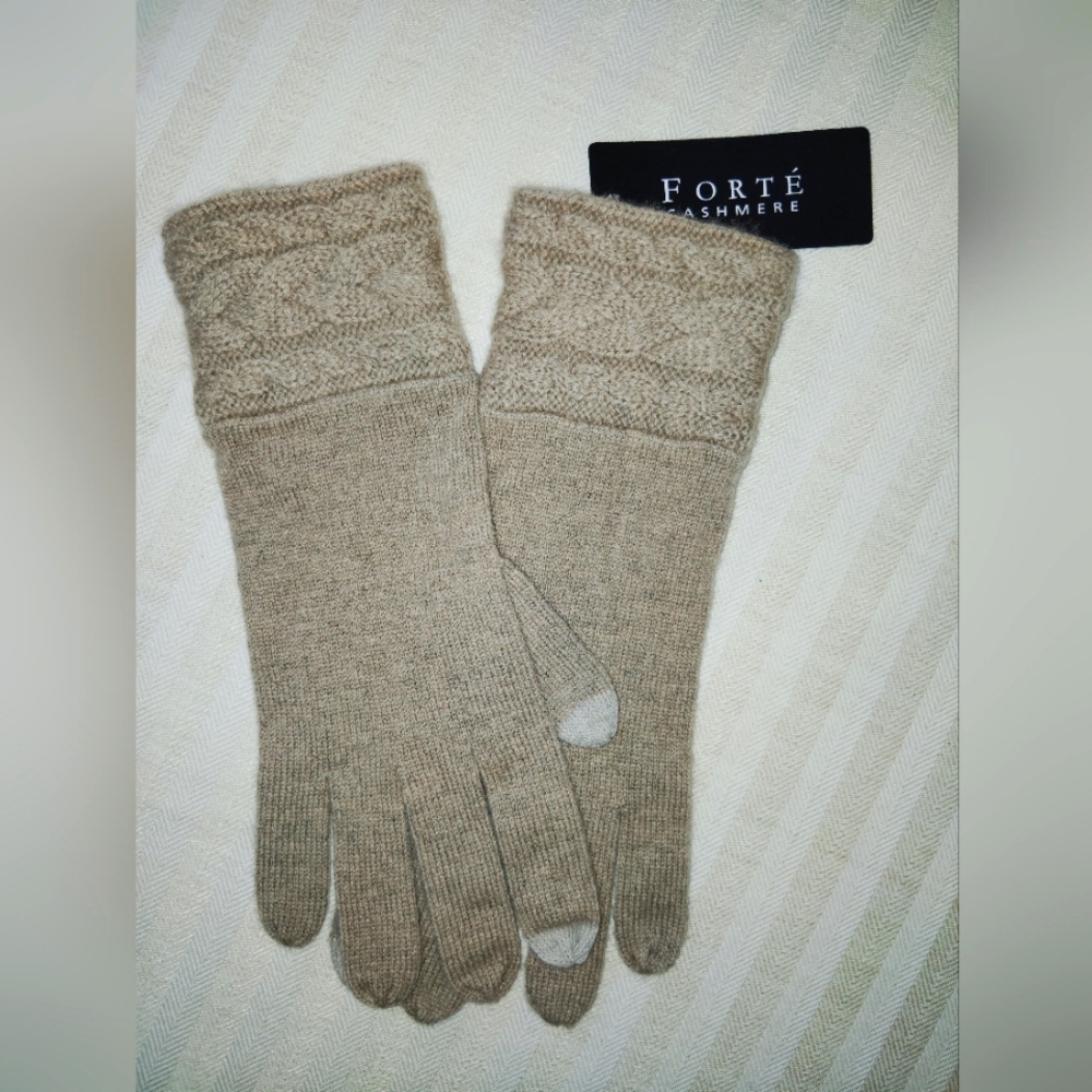 NWT Forte Cashmere Knit Gloves Cable Stitch Cuffs Taupe Tan OS